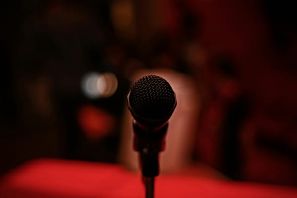 From Stage Fright to Spotlight: Your 5-Day Guide to Confident Performance