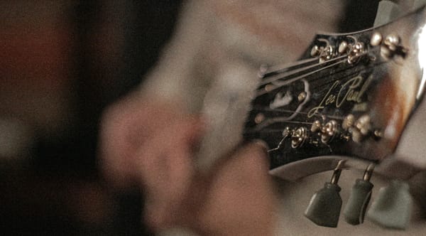 5 Ways to Reduce Guitar Hand Pain and Keep Playing for Years